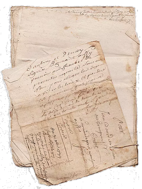 Papierseiten mit alter Schrift