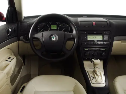 Innenraum Fahrersitz Skoda Octavia