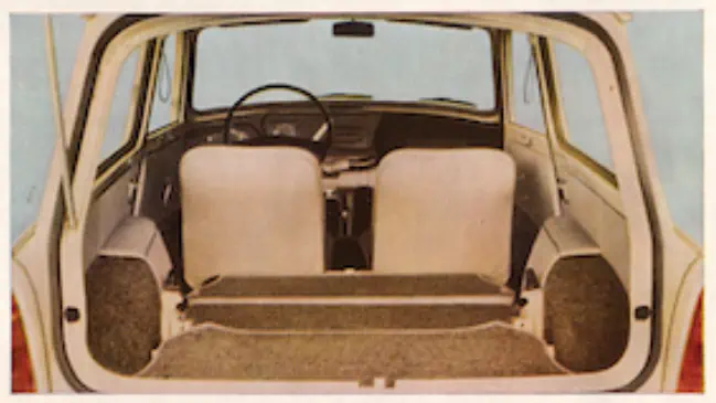 Trabbi-Innenraum von hinten